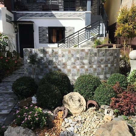Готель La Famille Baguio City Екстер'єр фото