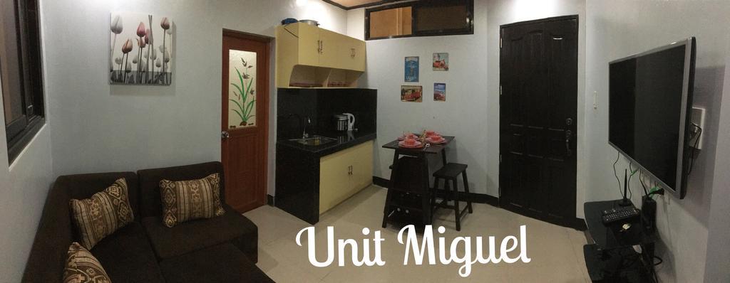 Готель La Famille Baguio City Екстер'єр фото
